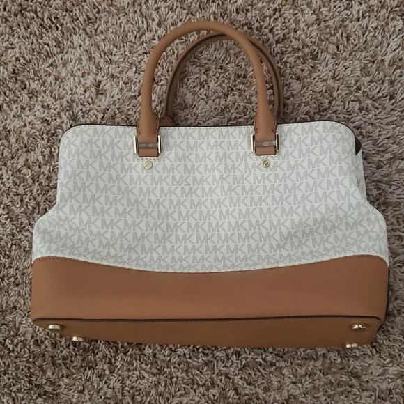 Michael Kors Bg - Picture 2 of 3